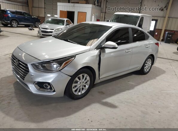3KPC24A63NE164049 2022 HYUNDAI ACCENT Silver Vista tres cuartos delantera izquierda