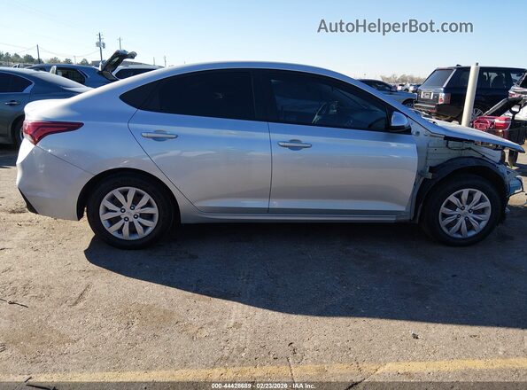 3KPC24A69LE092352 2020 HYUNDAI ACCENT Silver Widok wnętrza z tyłu