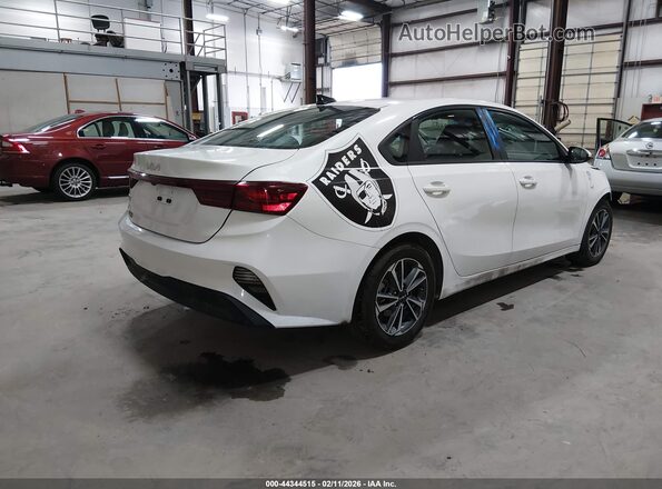 3KPF24AD2PE579409 2023 KIA FORTE White 