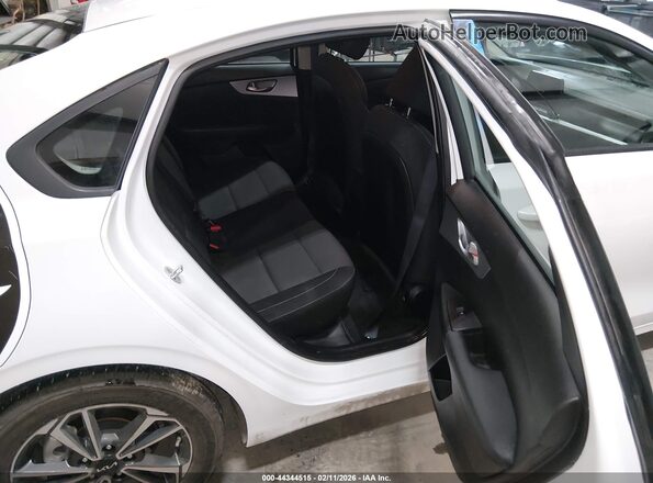 3KPF24AD2PE579409 2023 KIA FORTE White 