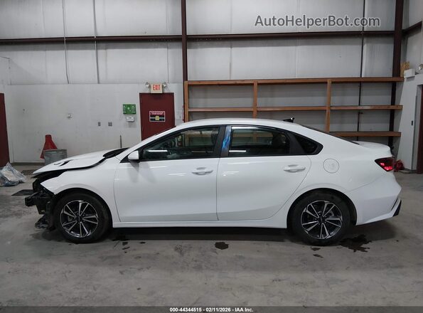 3KPF24AD2PE579409 2023 KIA FORTE White 