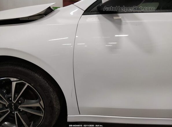 3KPF24AD2PE579409 2023 KIA FORTE White 