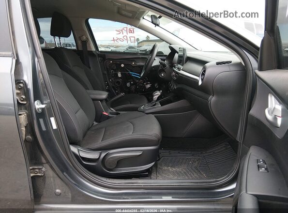 3KPF24AD2PE608746 2023 KIA FORTE Gray Вид салону спереду
