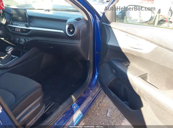 3KPF24AD3RE794705 2024 KIA FORTE Синий Вид салона спереди