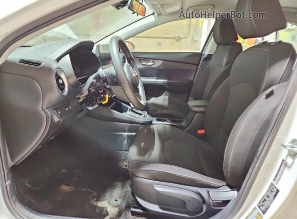 3KPF24AD4LE234277 2020 KIA FORTE White Widok wnętrza z przodu
