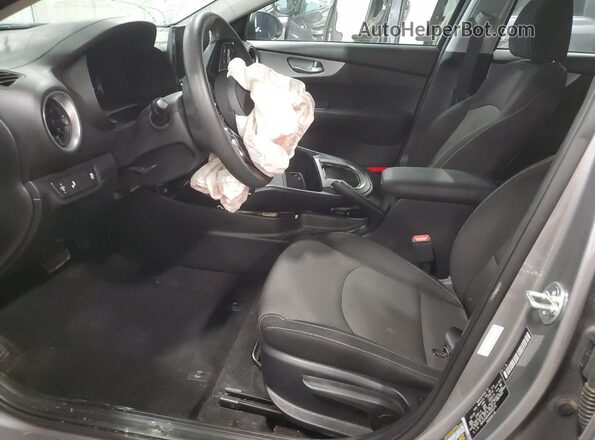 3KPF24AD4PE606576 2023 KIA FORTE Silver Вид салону спереду