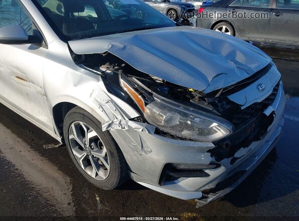 3KPF24AD7KE125097 2019 KIA FORTE Gray Front interior view