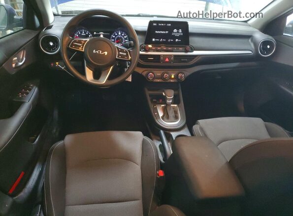 3KPF24AD7RE707632 2024 KIA FORTE Blue Vista del salpicadero