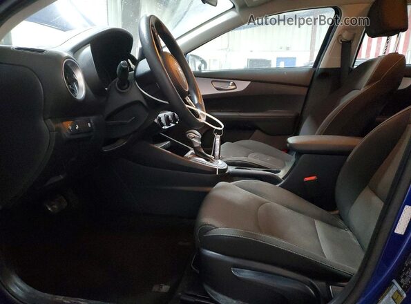 3KPF24AD7RE707632 2024 KIA FORTE Blue Vista interior delantera