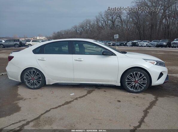 3KPF44AC2PE618601 2023 KIA FORTE White Вид задньої частини салону