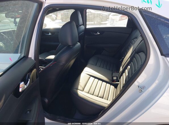 3KPF44AC6RE773106 2024 KIA FORTE White Vista de la etiqueta del VIN