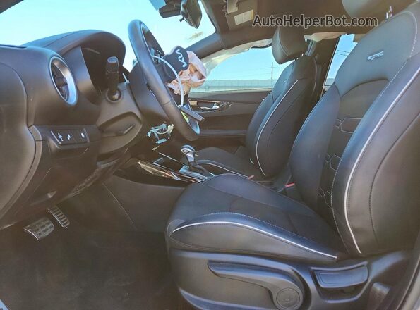 3KPF54AD0RE703008 2024 KIA FORTE Gray წინა სალონის ხედი