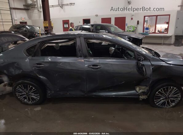 3KPF54AD1RE703597 2024 KIA FORTE Gray Vista interior trasera