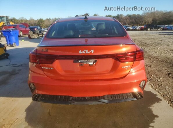 3KPF54AD7PE543660 2023 KIA FORTE Red Widok z tyłu