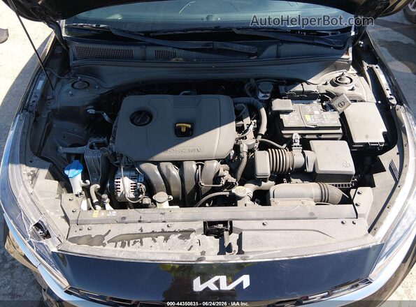 3KPF54AD8RE779575 2024 KIA FORTE Черный Вид сзади