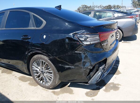 3KPF54AD8RE779575 2024 KIA FORTE Черный Вид спереди
