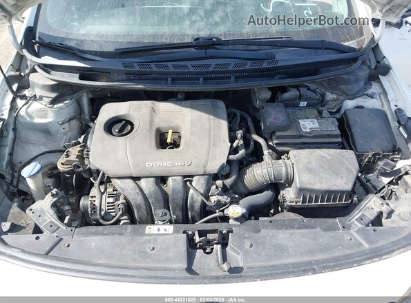 3KPFK4A75HE054436 2017 KIA FORTE White Հետևի տեսք