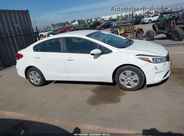 3KPFK4A75HE054436 2017 KIA FORTE White Սալոնի հետևի տեսք
