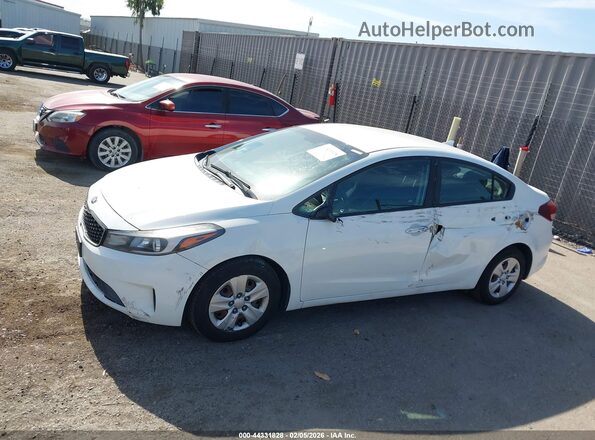 3KPFK4A75HE054436 2017 KIA FORTE White Սալոնի 360 աստիճան տեսք