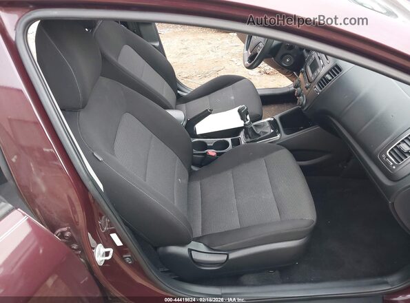 3KPFK4A78JE182899 2018 KIA FORTE Burgundy Widok wnętrza z przodu