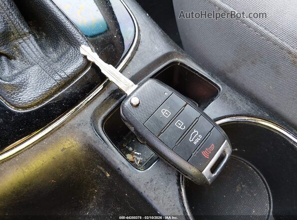 3KPFK4A79HE017616 2017 KIA FORTE Серый Вид панели приборов