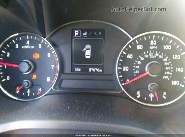 3KPFL4A71JE235987 2018 KIA FORTE Burgundy Հետևի նստատեղերի տեսք