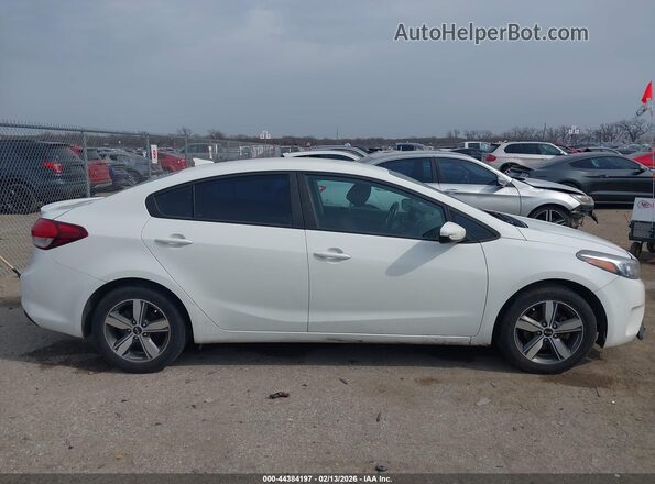 3KPFL4A73JE219239 2018 KIA FORTE White 