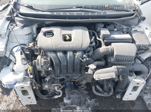3KPFL4A75HE100344 2017 KIA FORTE Белый Вид сзади
