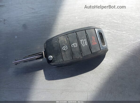 3KPFL4A75HE100344 2017 KIA FORTE Белый Вид панели приборов