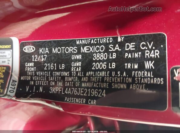 3KPFL4A76JE219624 2018 KIA FORTE Red Vista del compartimento del motor