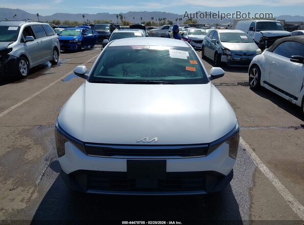 3KPFU4DE4SE028115 2025 KIA K4 White Սալոնի հետևի տեսք