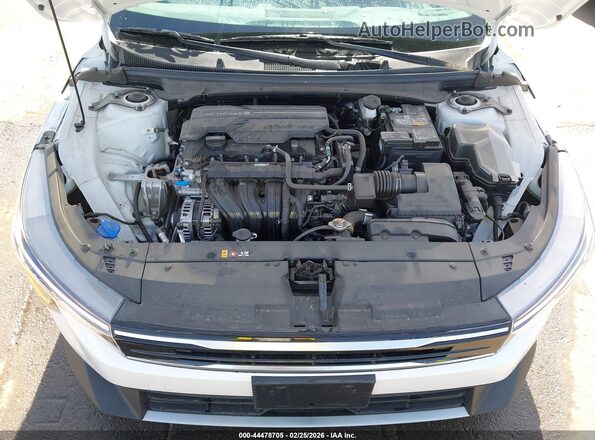 3KPFU4DE4SE028115 2025 KIA K4 White Հետևի տեսք