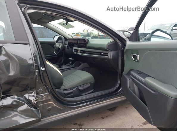 3KPFU4DE8SE032670 2025 KIA K4 Black Front interior view