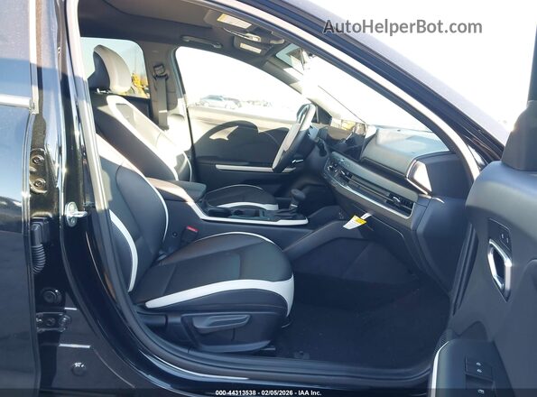 3KPFW4DE6SE235261 2025 KIA K4 Black Vista interior delantera