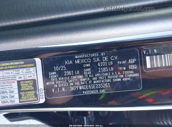 3KPFW4DE6SE235261 2025 KIA K4 Black Vista del compartimento del motor