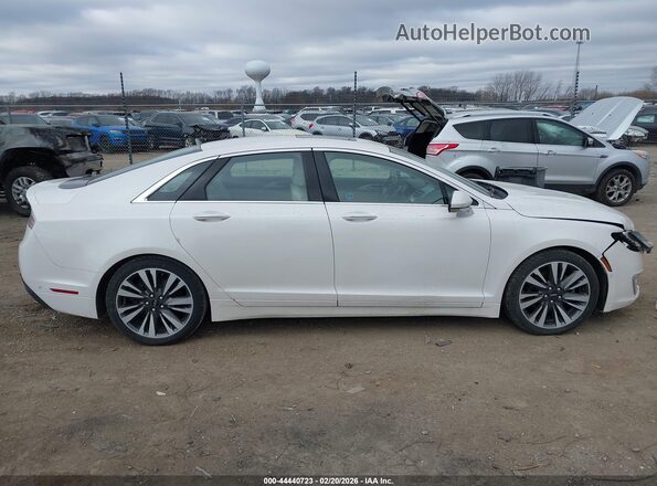 3LN6L5LU0LR610672 2020 LINCOLN MKZ White Вид задньої частини салону