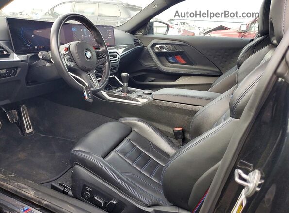 3MF13DM01R8E86394 2024 BMW M2 Black წინა სალონის ხედი