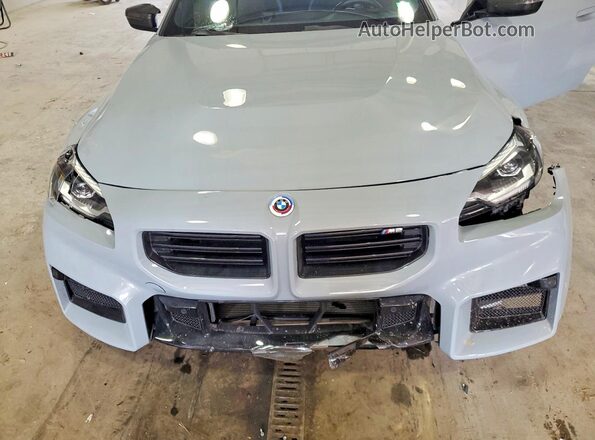 3MF13DM02P8C99484 2023 BMW M2 Серебряный Вид задней части салона