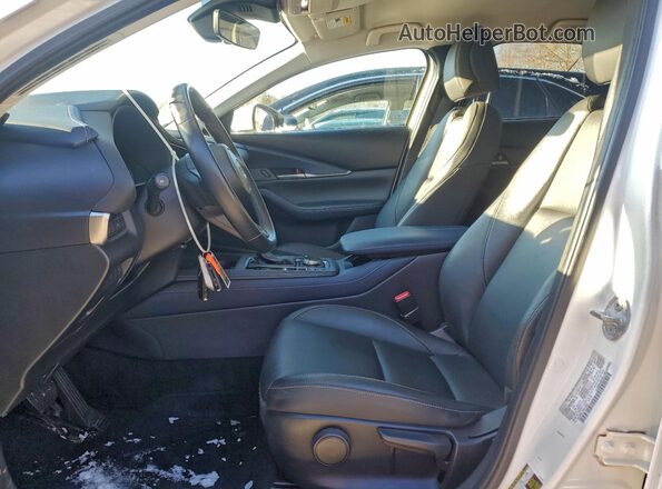 3MVDMBBL3MM218606 2021 MAZDA CX-30 Белый Вид салона спереди