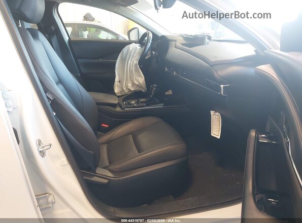 3MVDMBCM3PM507089 2023 MAZDA CX-30 White Вид салону спереду