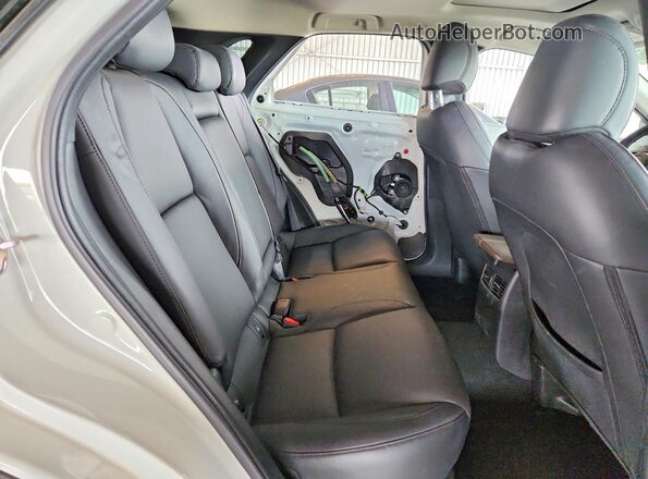 3MVDMBDL4NM403715 2022 MAZDA CX-30 White Widok wnętrza z tyłu