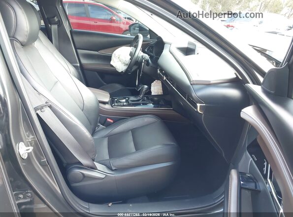 3MVDMBEY2NM443561 2022 MAZDA CX-30 Gray Front interior view