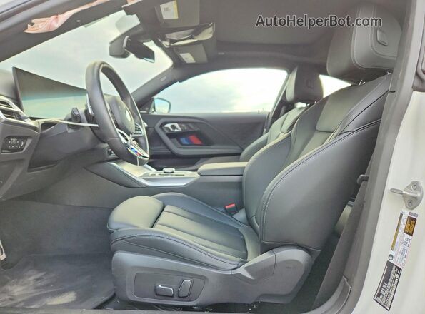 3MW23CM01S8F09189 2025 BMW 2 SERIES Белый Вид салона спереди