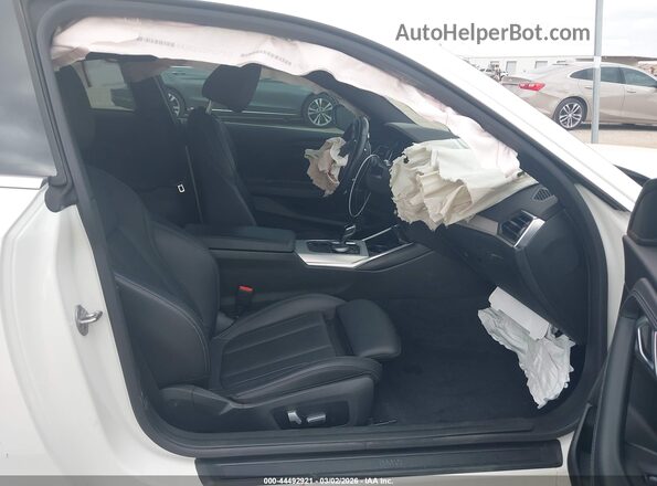 3MW23CM03N8C33814 2022 BMW 2 SERIES White Widok wnętrza z przodu