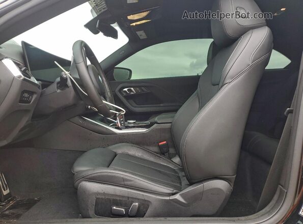 3MW53CM00R8E83742 2024 BMW M2 Black Vista interior delantera