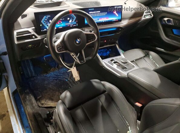 3MW53CM02S8E94893 2025 BMW M2 Blue Vista del salpicadero