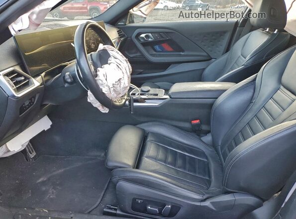 3MW53CM07R8E36935 2024 BMW M2 Purple Vista interior delantera