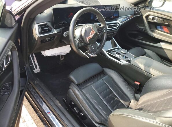 3MW53CM07R8E36935 2024 BMW M2 Purple წინა პანელის ხედი