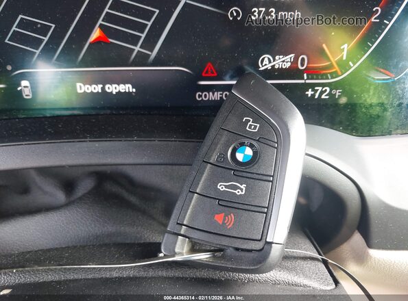 3MW5R1J06N8C27221 2022 BMW 3 SERIES White Вид панелі приладів