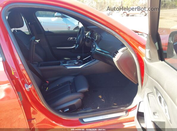 3MW5R1J07M8C04691 2021 BMW 3 SERIES Red Widok wnętrza z przodu